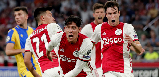 Ajax có chiến thắng nhẹ nhàng 2-0 trước APOEL