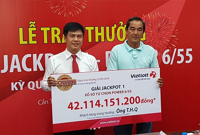 Mối quan hệ giữa bạn và bố đang có nhiều khúc mắc nếu mơ thấy nhận giải trúng số cùng bố