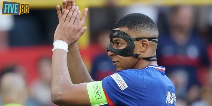 Mbappe trong trận hòa 1-1 trước Ba Lan